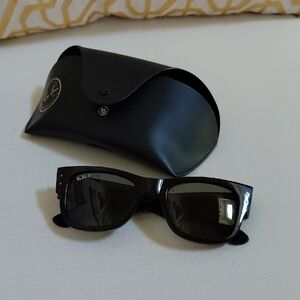 Ray-Ban Classic Black Sunglasses With Case
